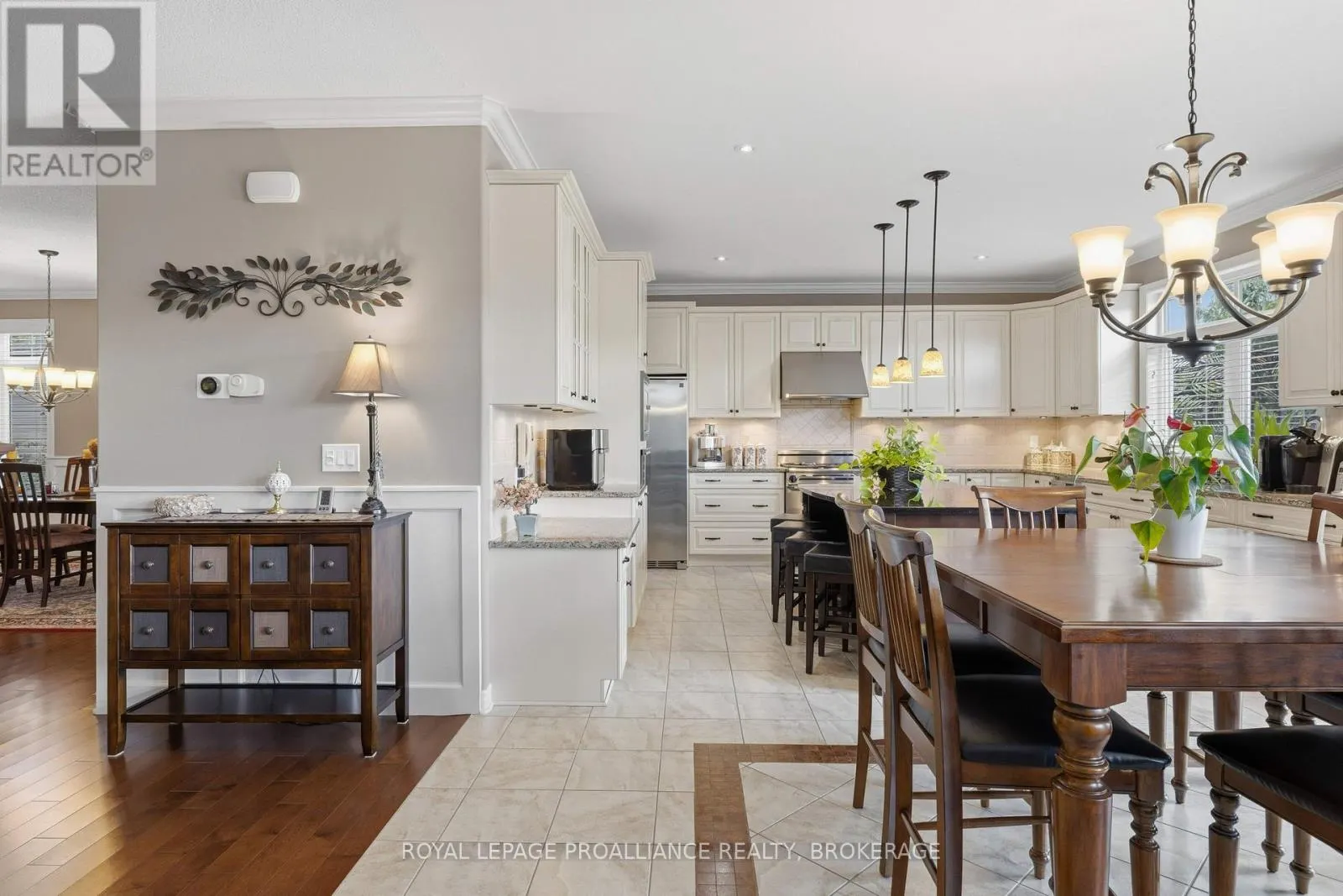 633 FIELDSTONE DRIVE