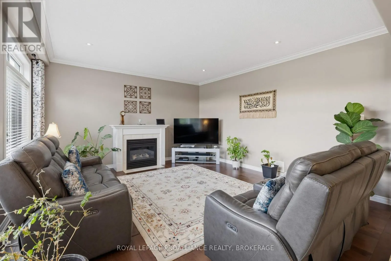 633 FIELDSTONE DRIVE