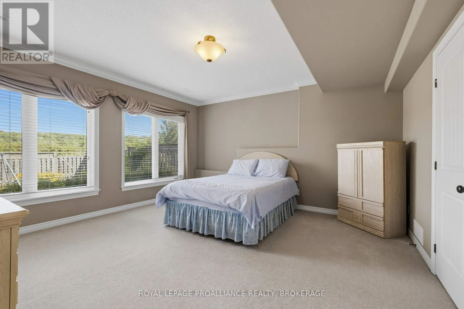 633 FIELDSTONE DRIVE