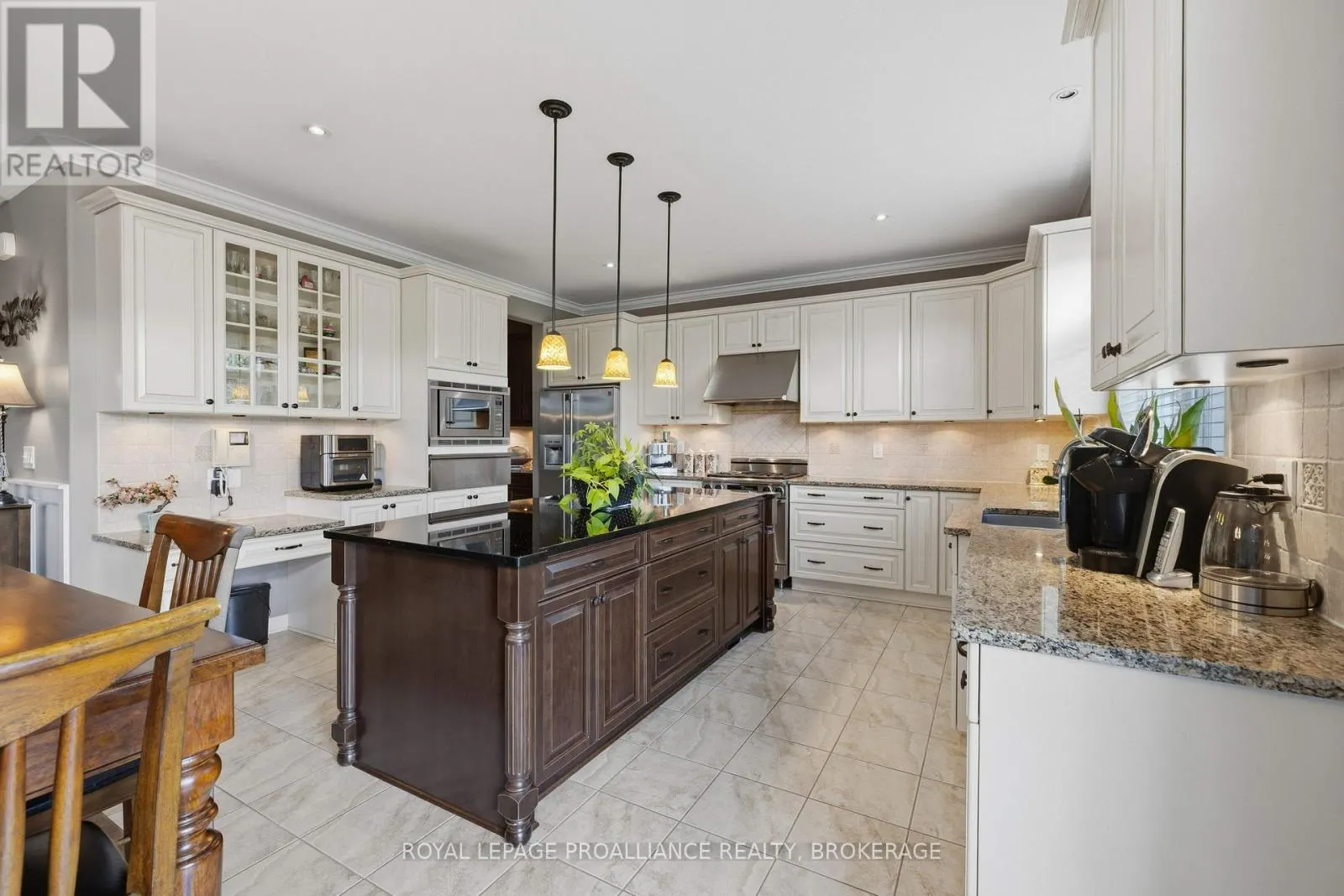 633 FIELDSTONE DRIVE