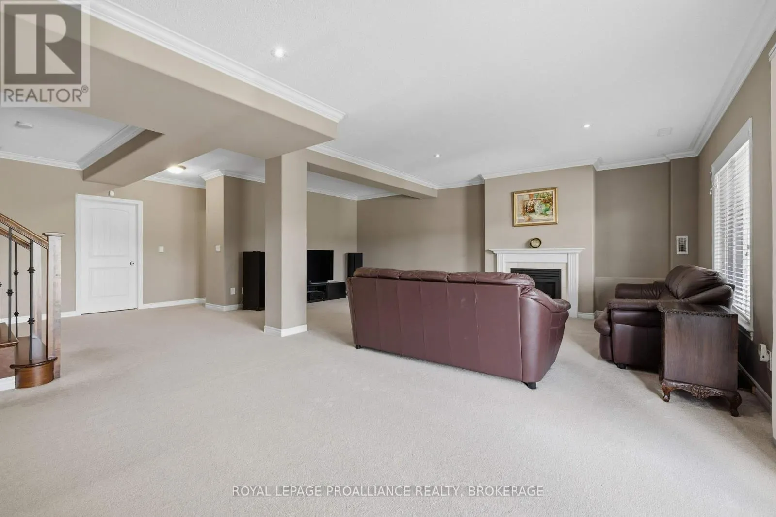 633 FIELDSTONE DRIVE