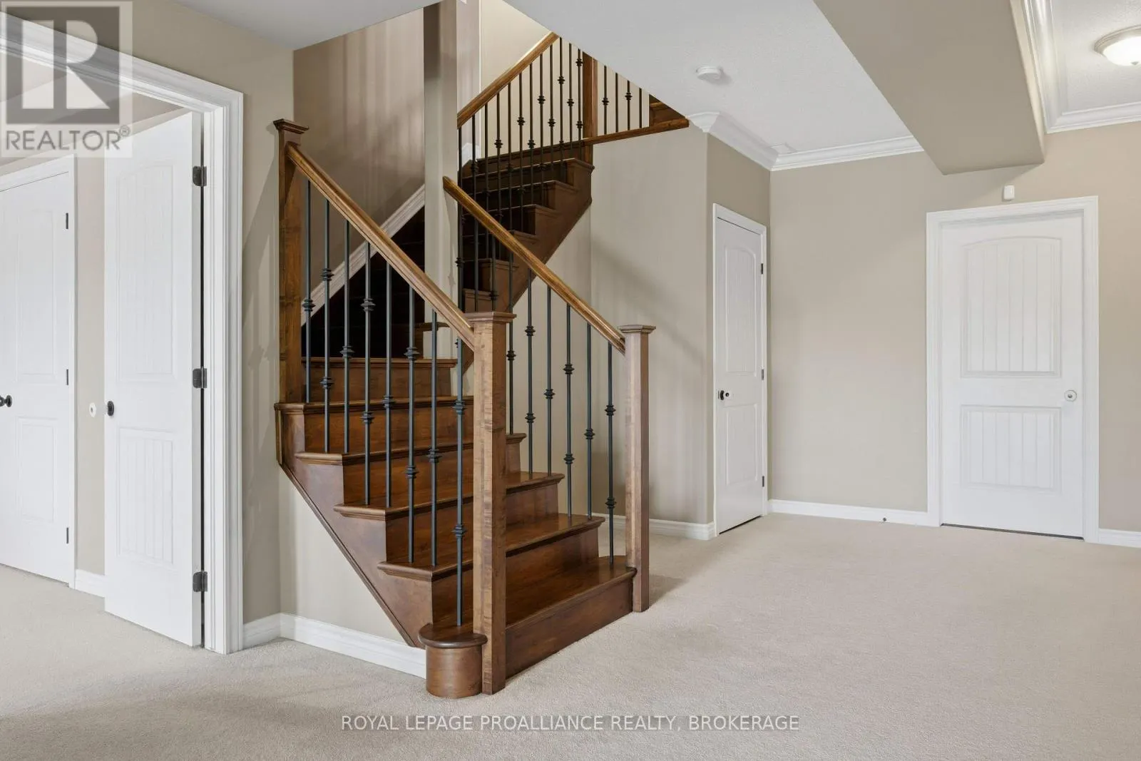 633 FIELDSTONE DRIVE