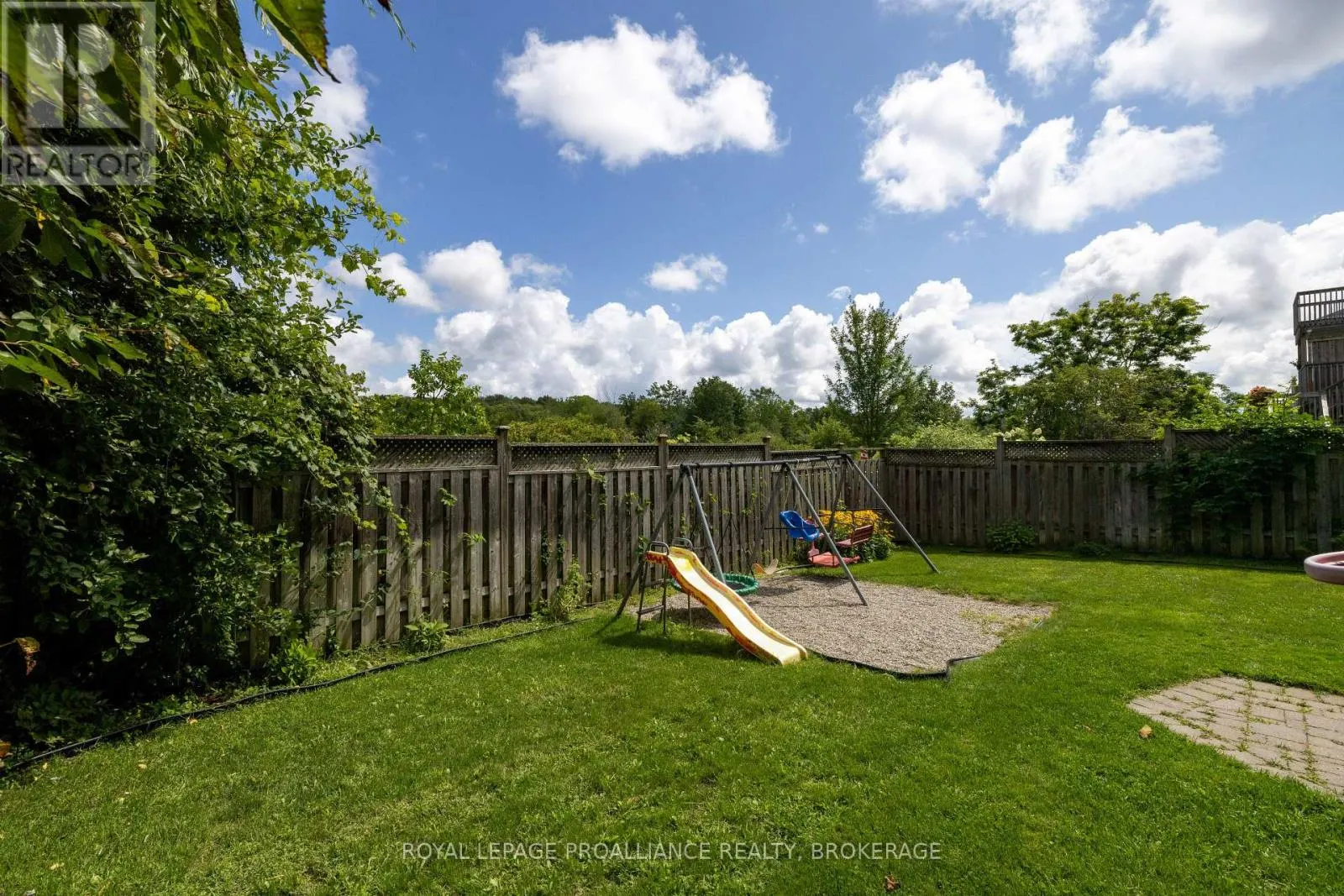 633 FIELDSTONE DRIVE