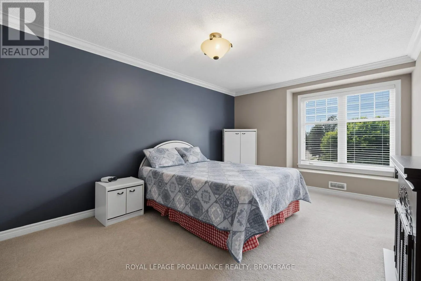 633 FIELDSTONE DRIVE