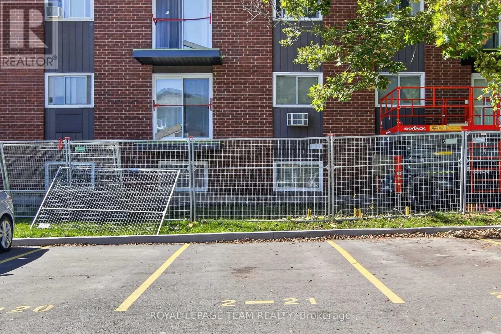 21 - 2 CHARLOTTE PLACE