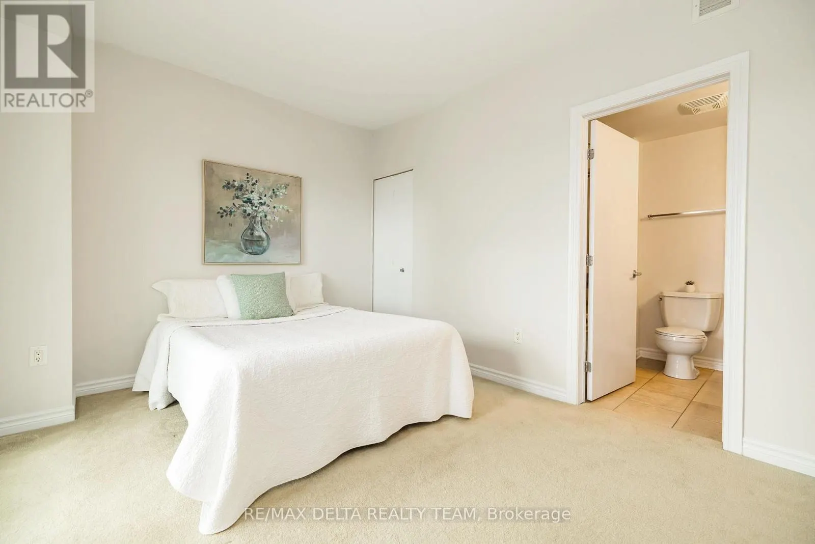 1207 - 70 LANDRY STREET