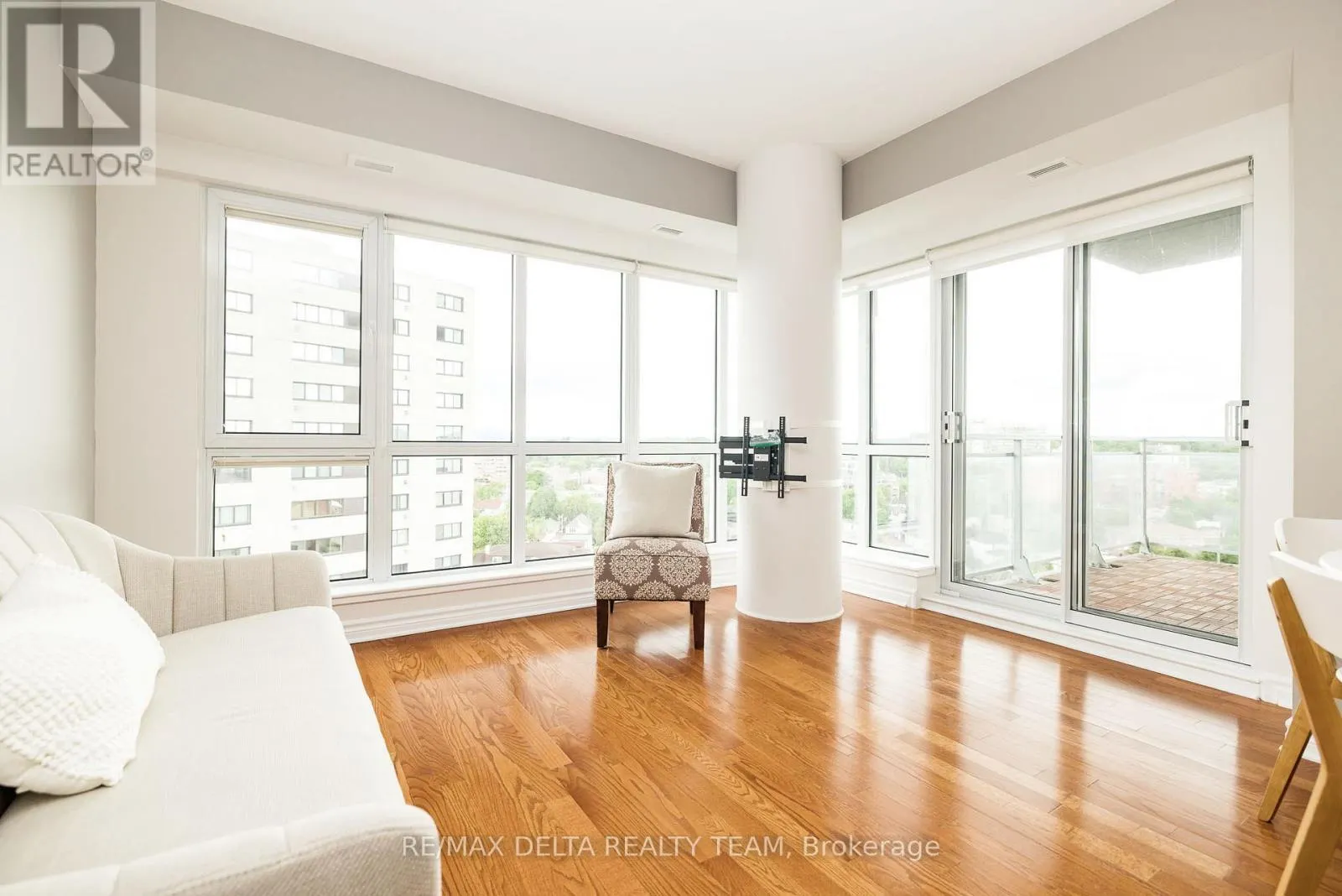 1207 - 70 LANDRY STREET