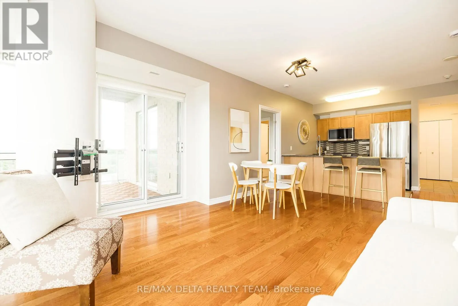 1207 - 70 LANDRY STREET