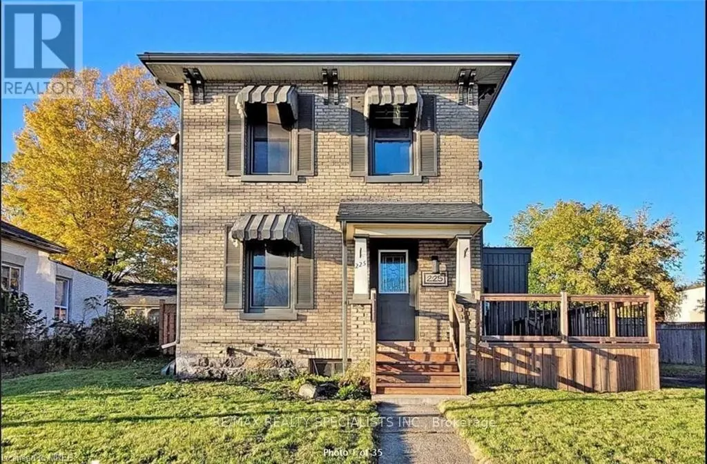 225 DUNDAS STREET