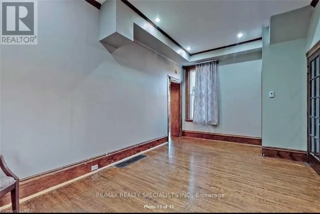 225 DUNDAS STREET