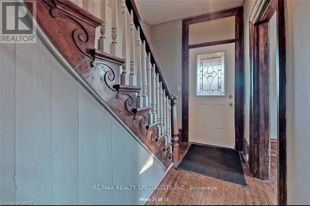 225 DUNDAS STREET