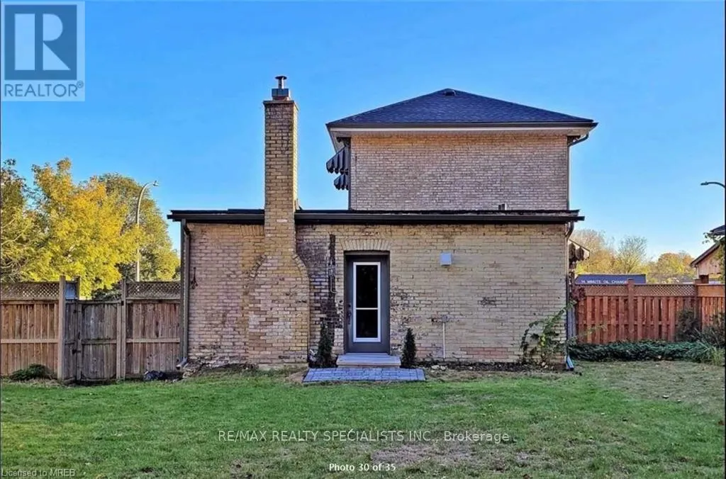 225 DUNDAS STREET