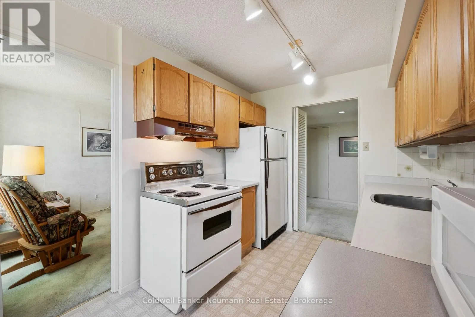 305 - 23 WOODLAWN ROAD E #305