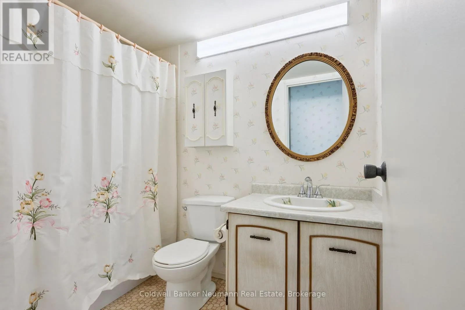 305 - 23 WOODLAWN ROAD E #305