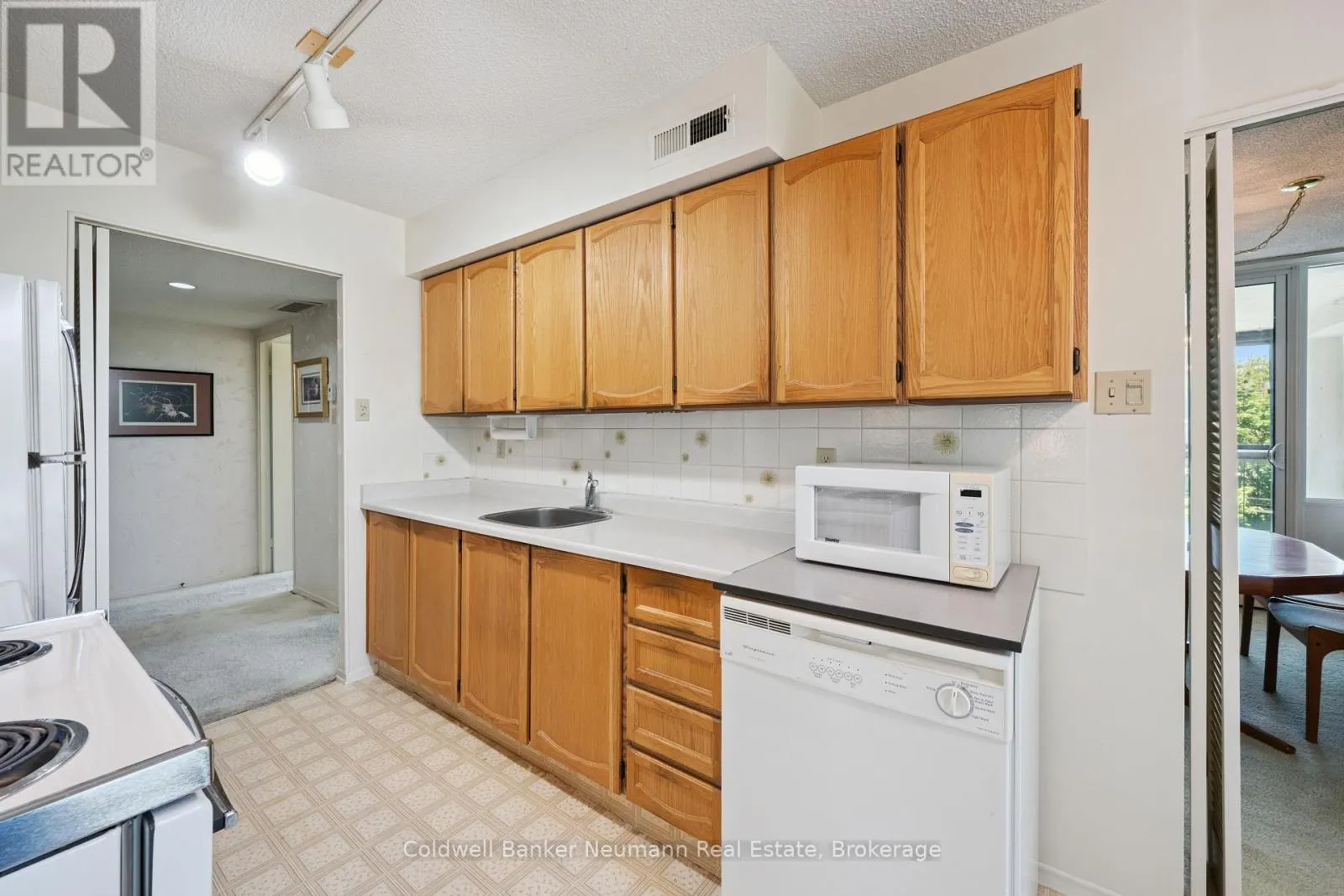 305 - 23 WOODLAWN ROAD E #305
