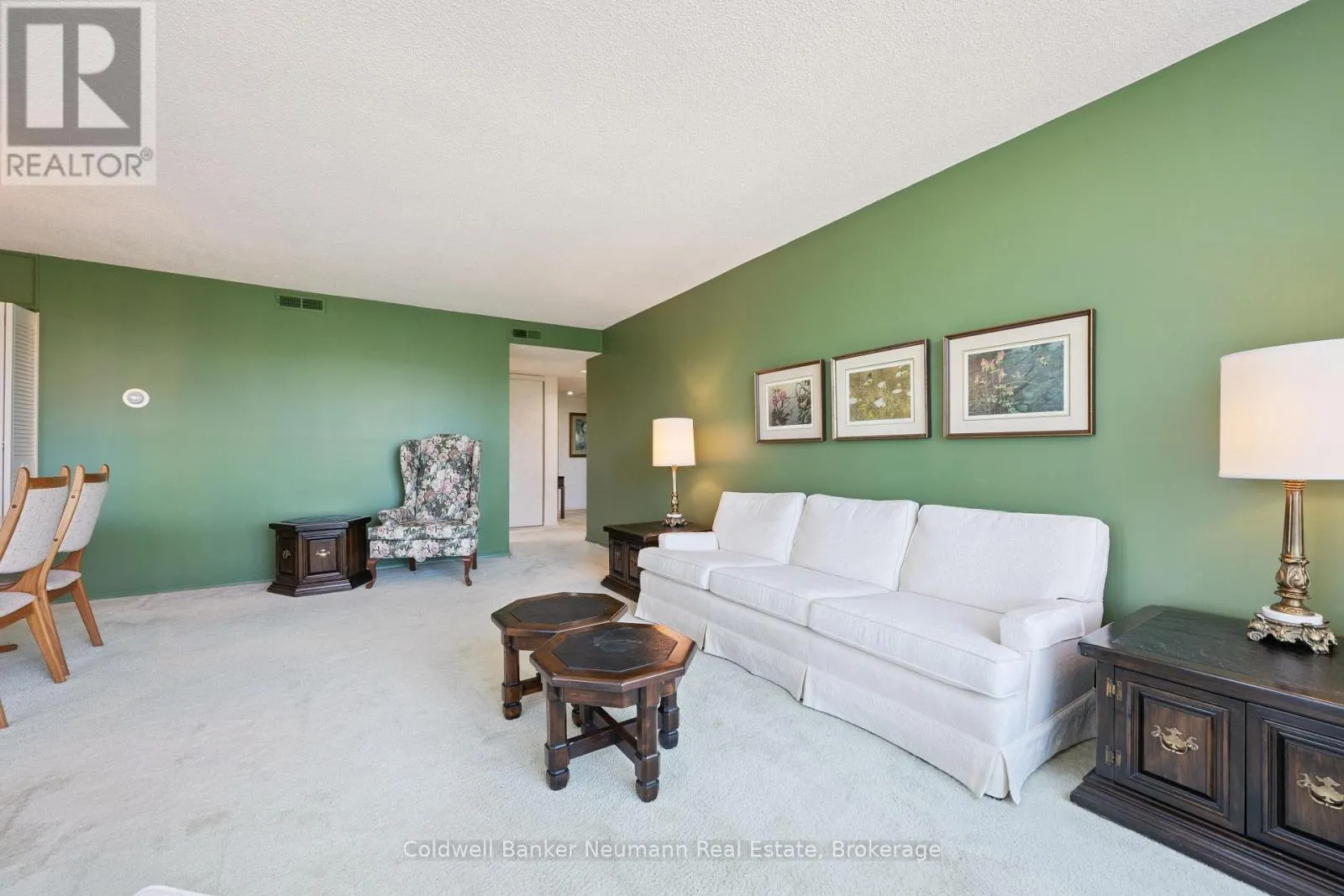 305 - 23 WOODLAWN ROAD E #305