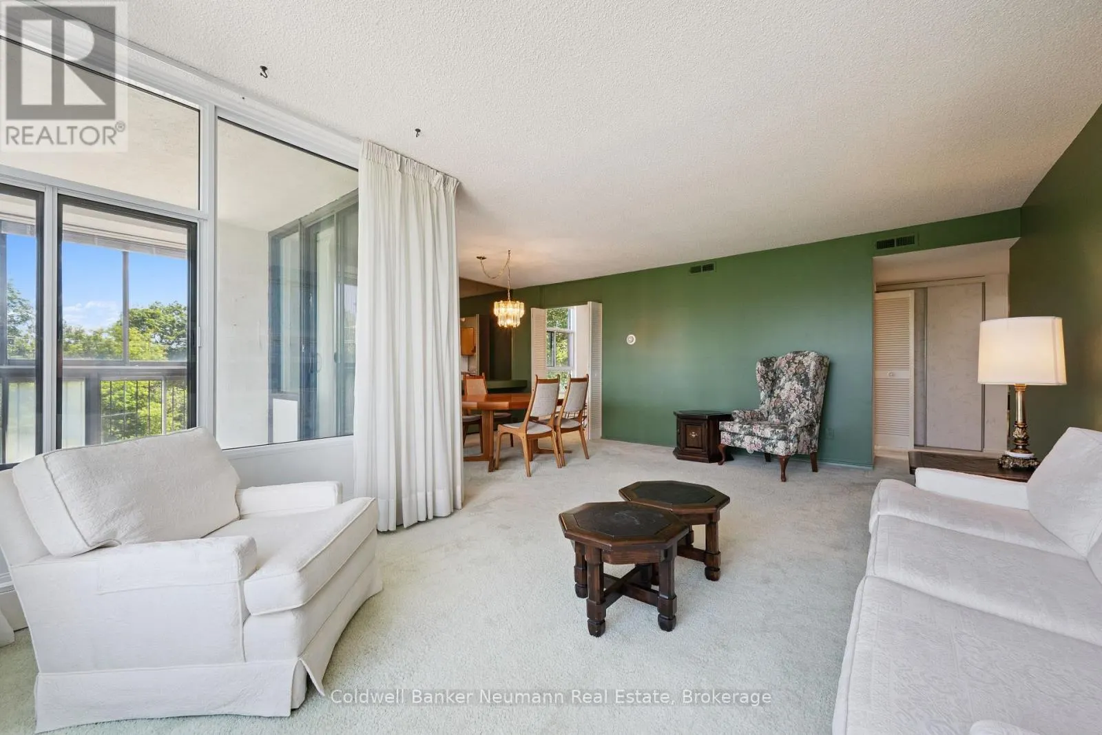 305 - 23 WOODLAWN ROAD E #305