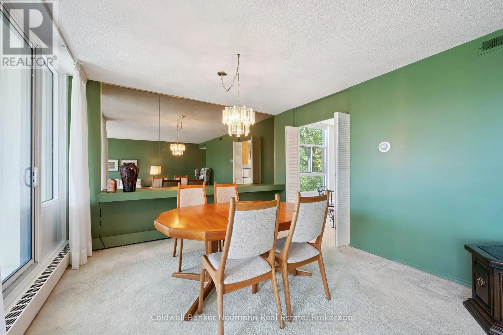 305 - 23 WOODLAWN ROAD E #305