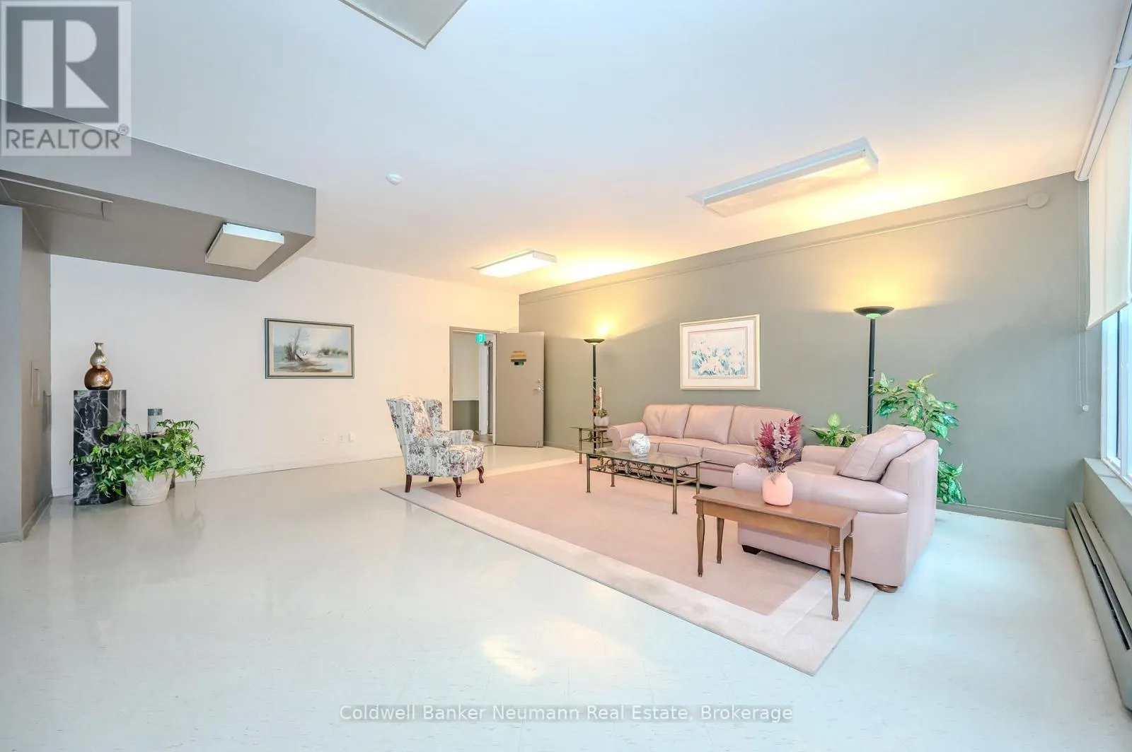 305 - 23 WOODLAWN ROAD E #305