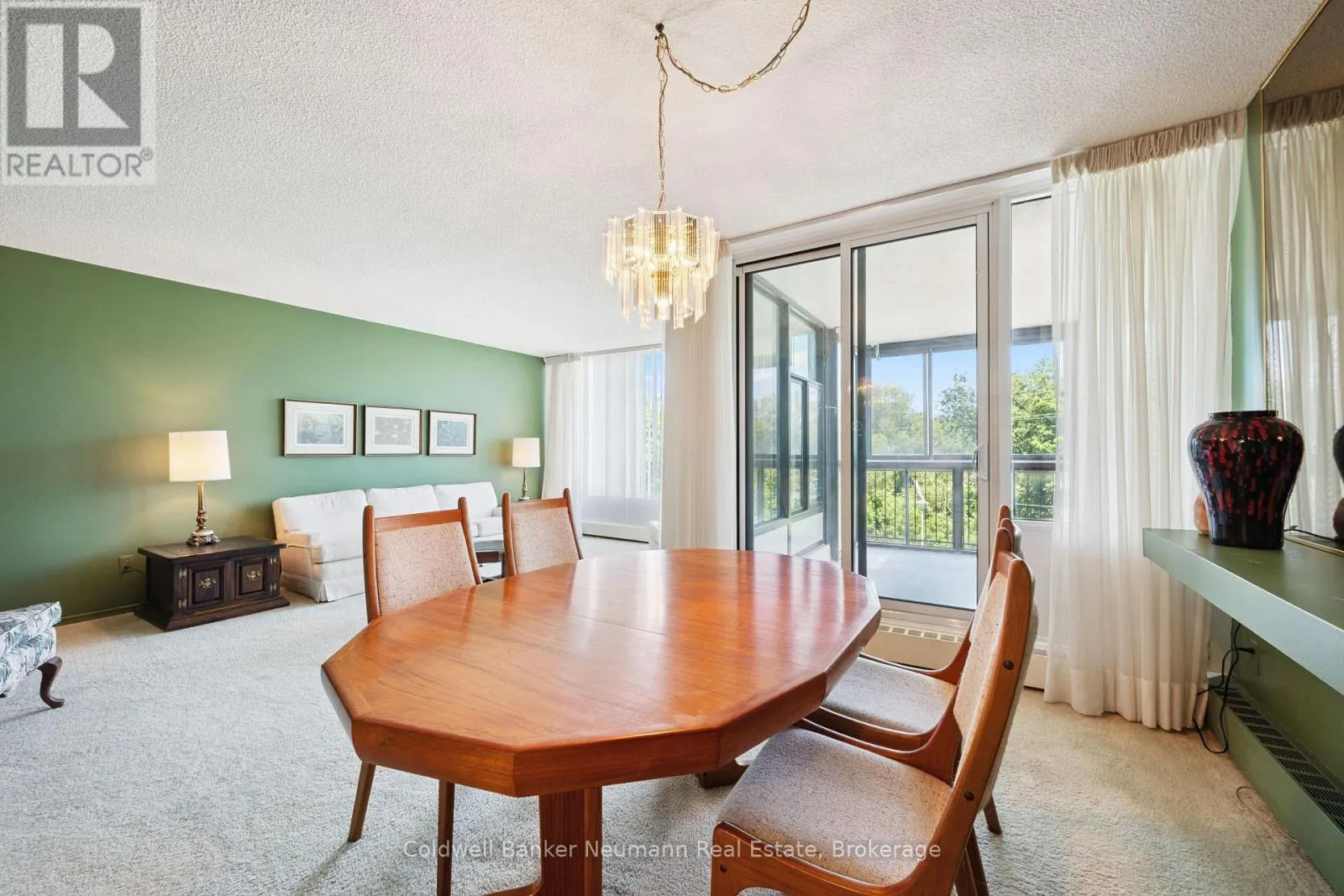 305 - 23 WOODLAWN ROAD E #305