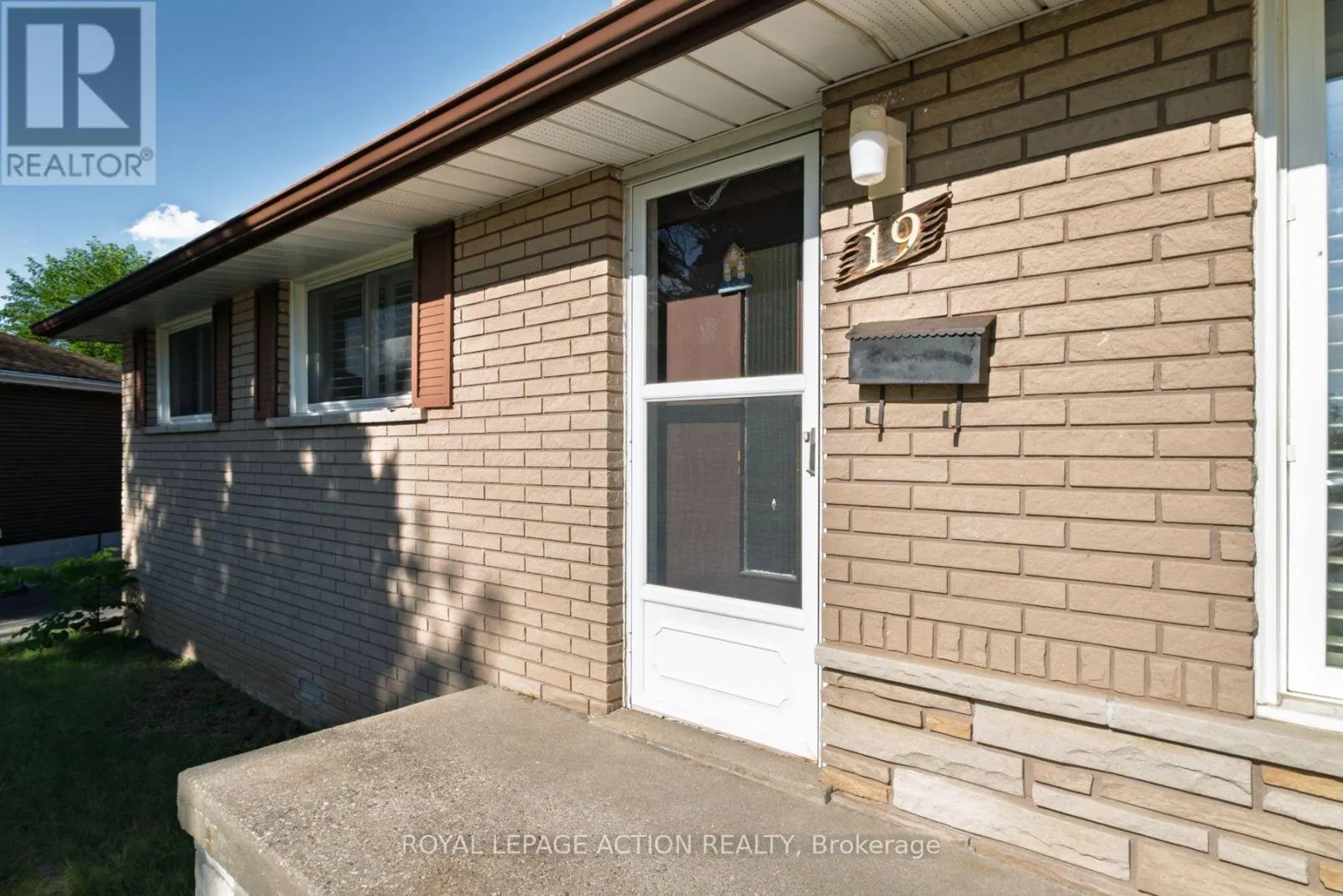 19 GILLRIE COURT