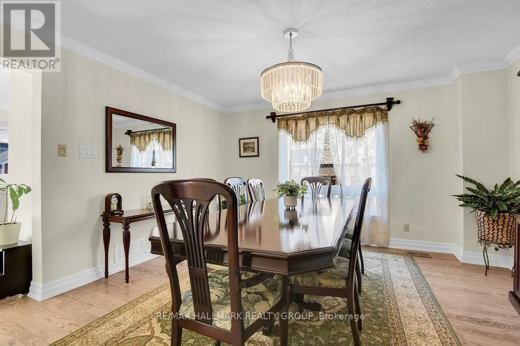 1687 ORFORD CRESCENT