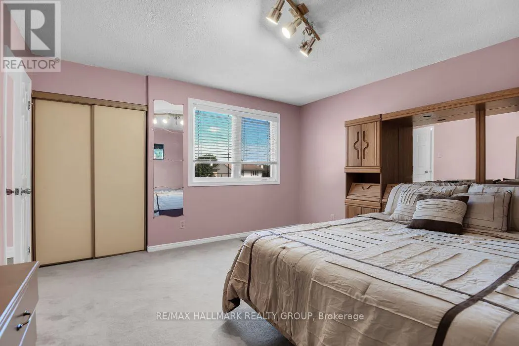 1687 ORFORD CRESCENT