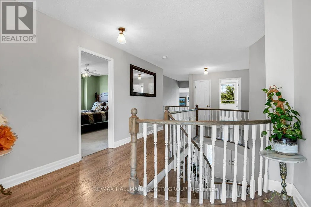 1687 ORFORD CRESCENT