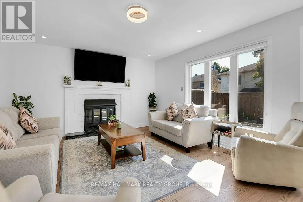 1687 ORFORD CRESCENT