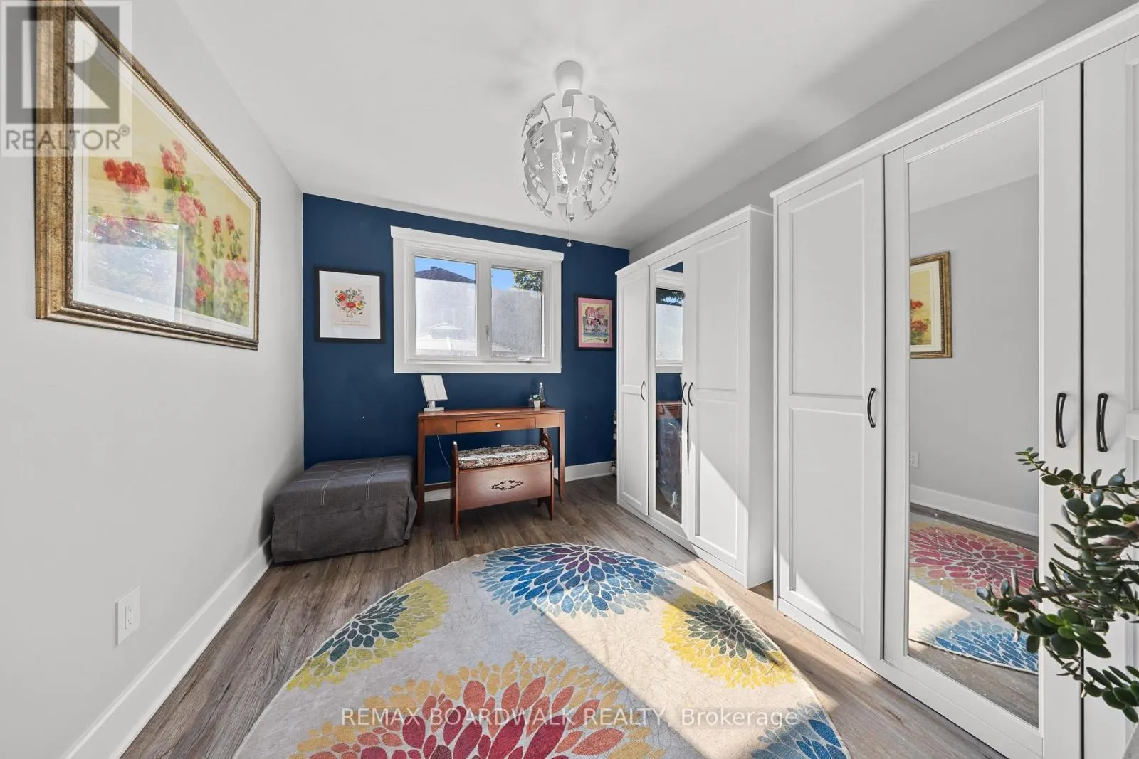 2187 DES PINS STREET