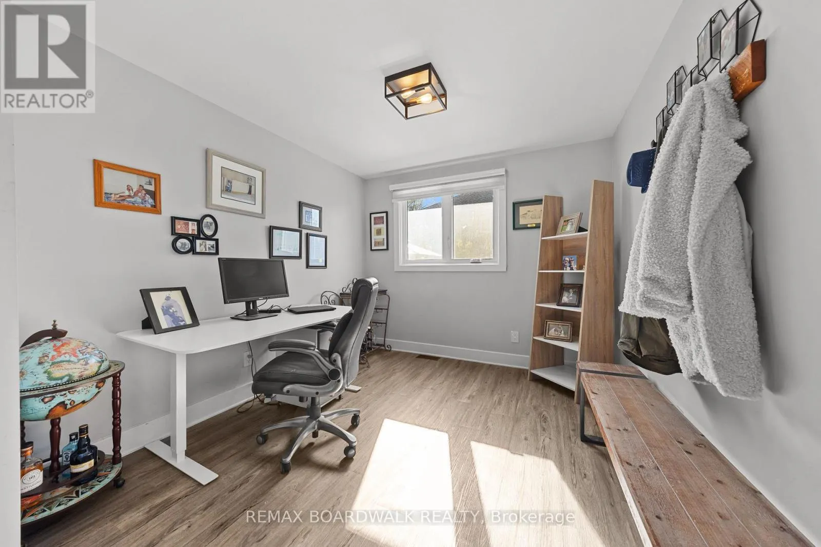 2187 DES PINS STREET