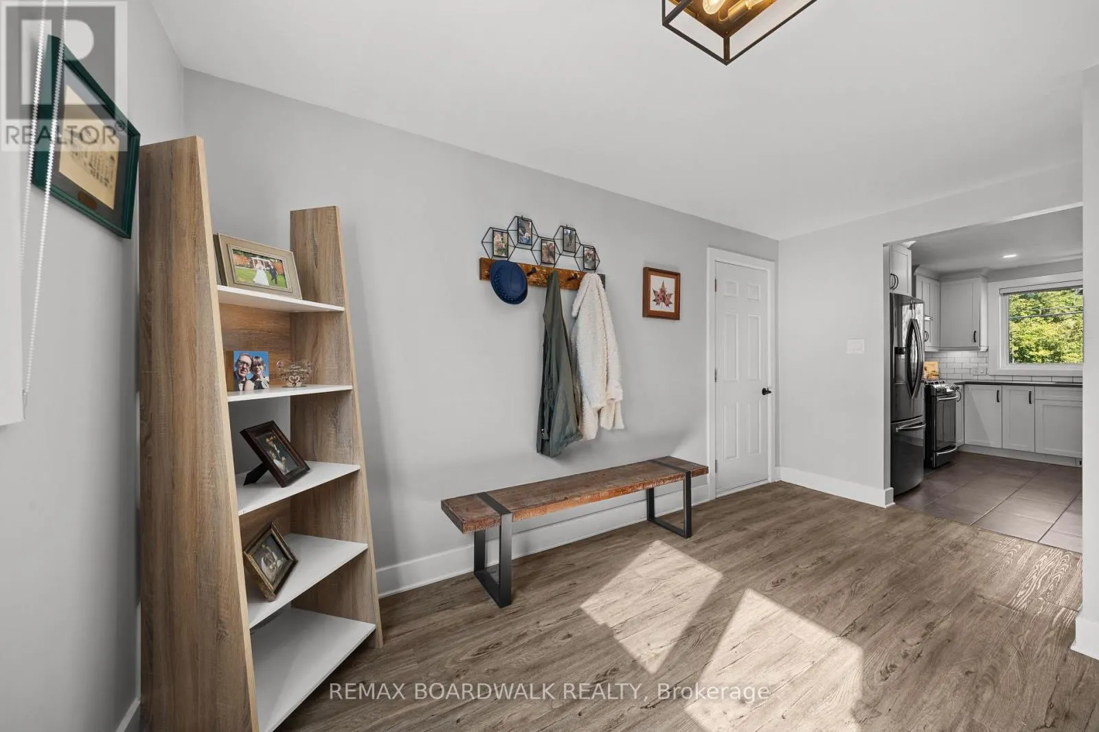 2187 DES PINS STREET