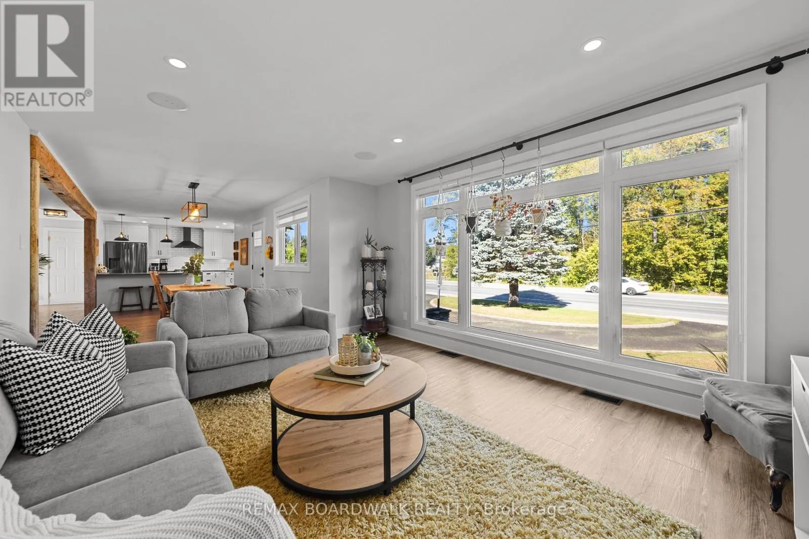 2187 DES PINS STREET