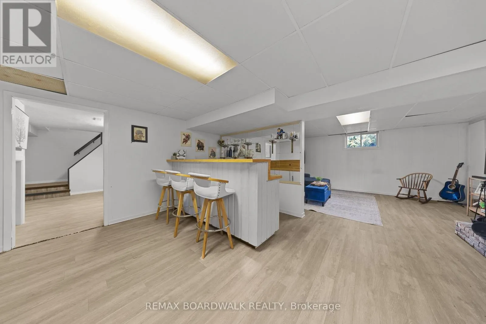2187 DES PINS STREET