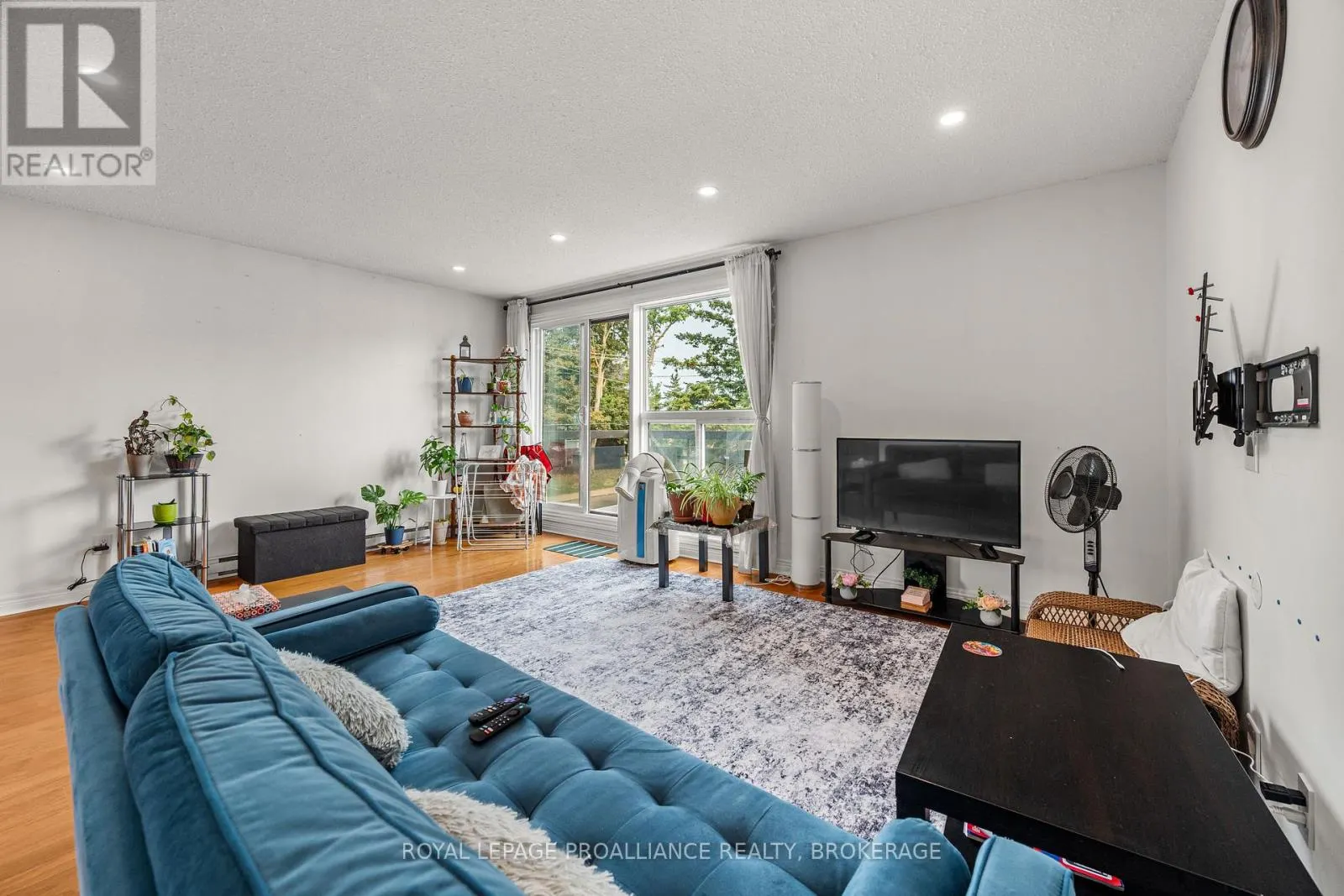 201 - 315 REGENT STREET #201