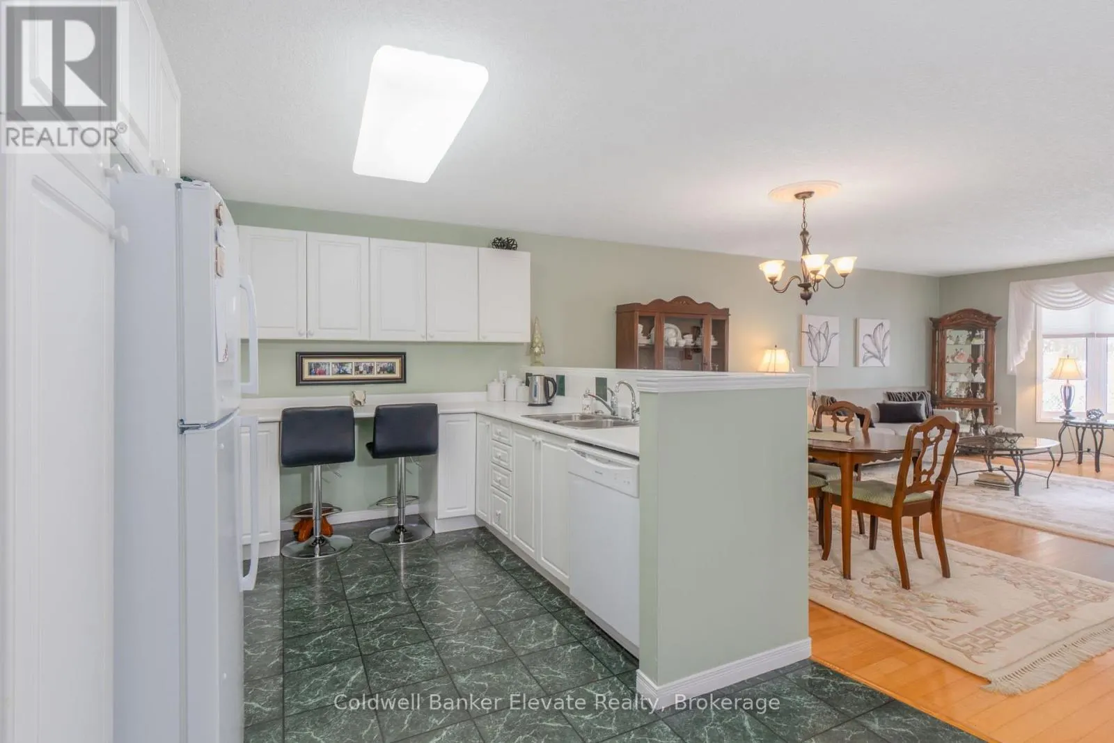 36 - 2705 KINGSWAY DRIVE