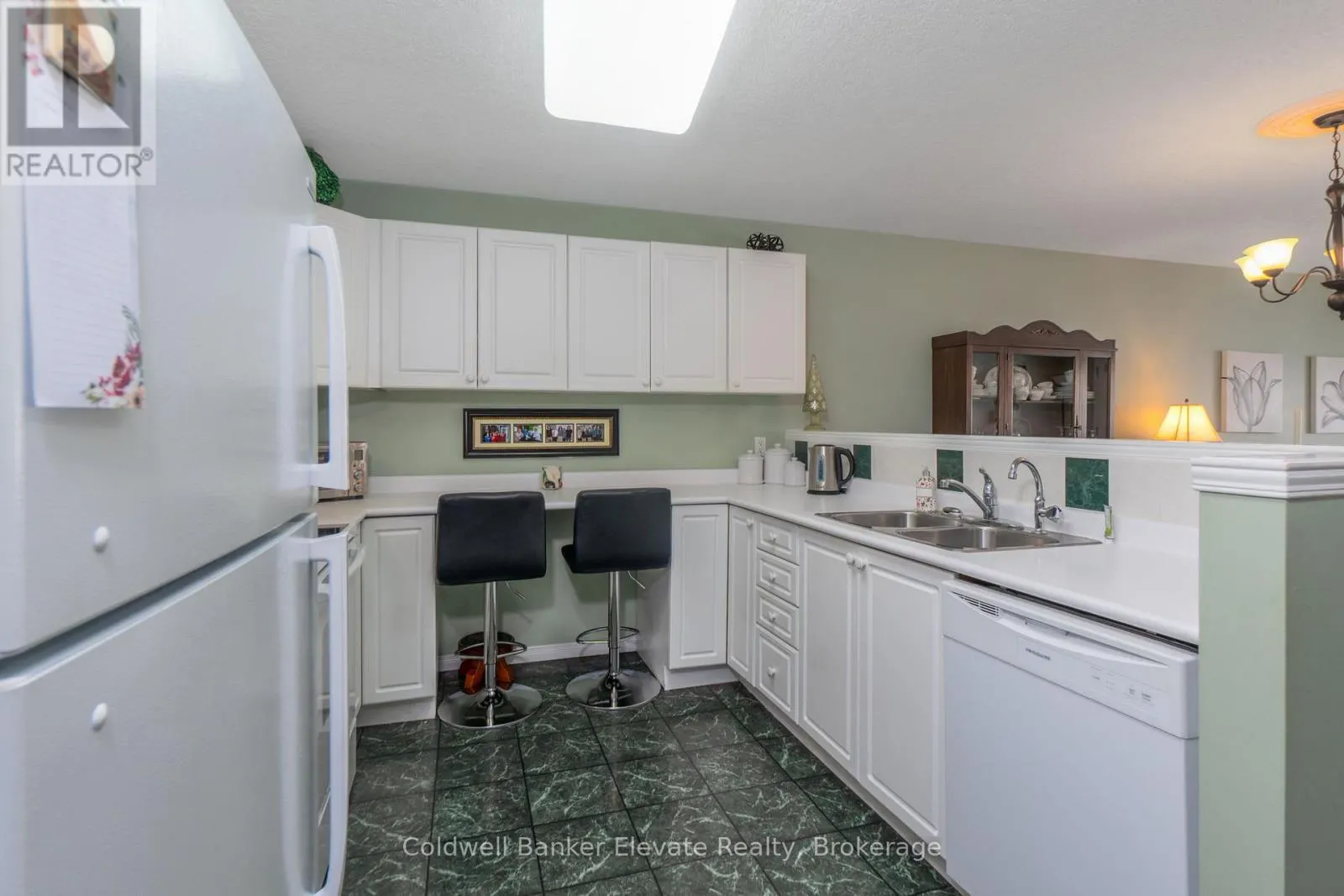 36 - 2705 KINGSWAY DRIVE