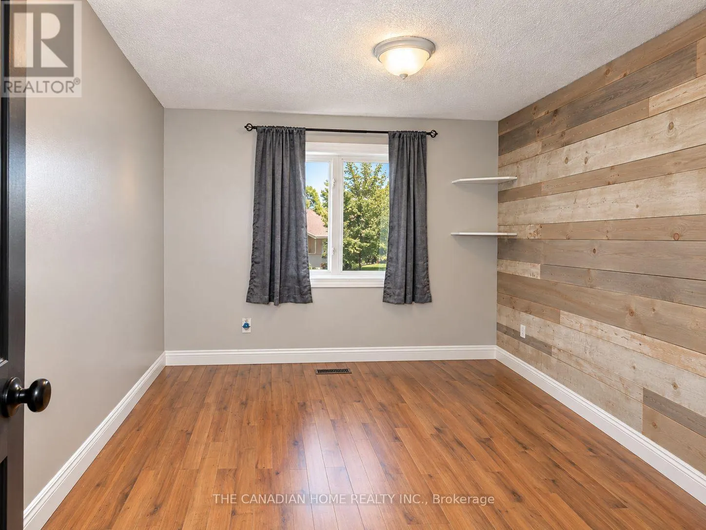 3 DUNHILL CRESCENT N