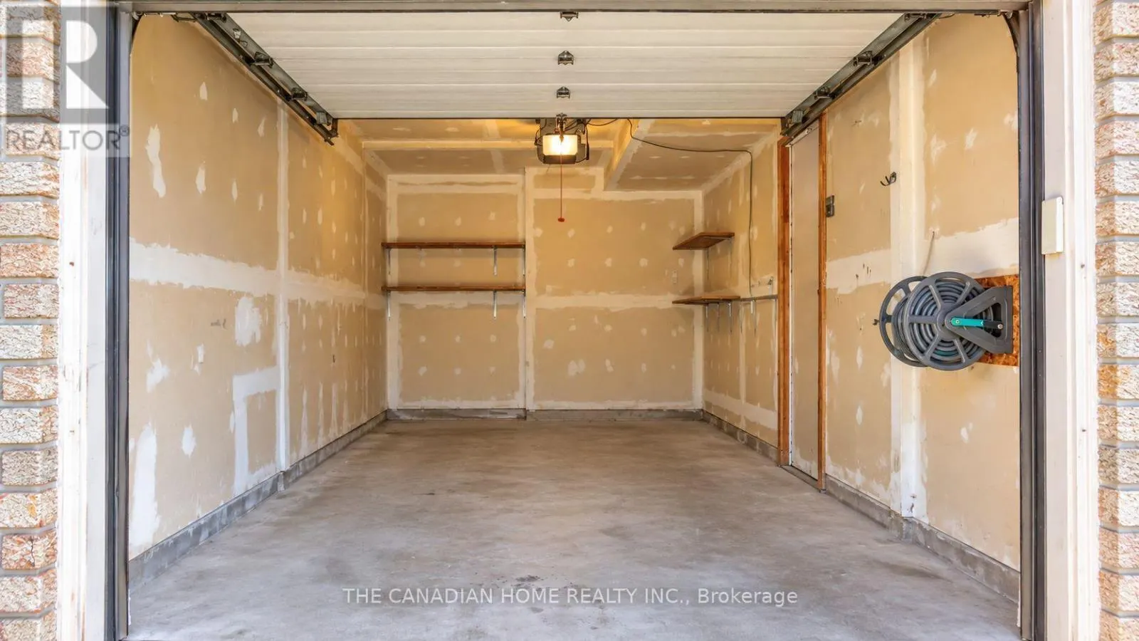 3 DUNHILL CRESCENT N