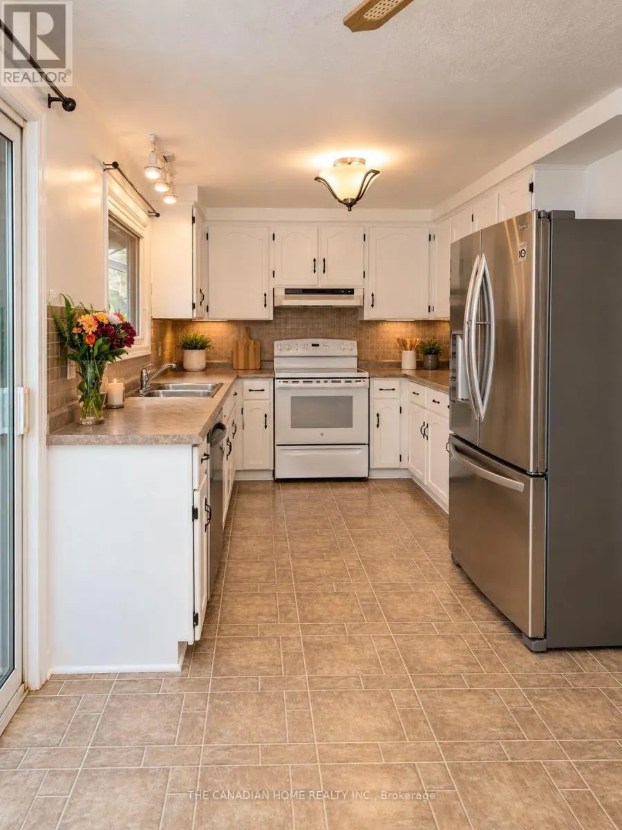 3 DUNHILL CRESCENT N
