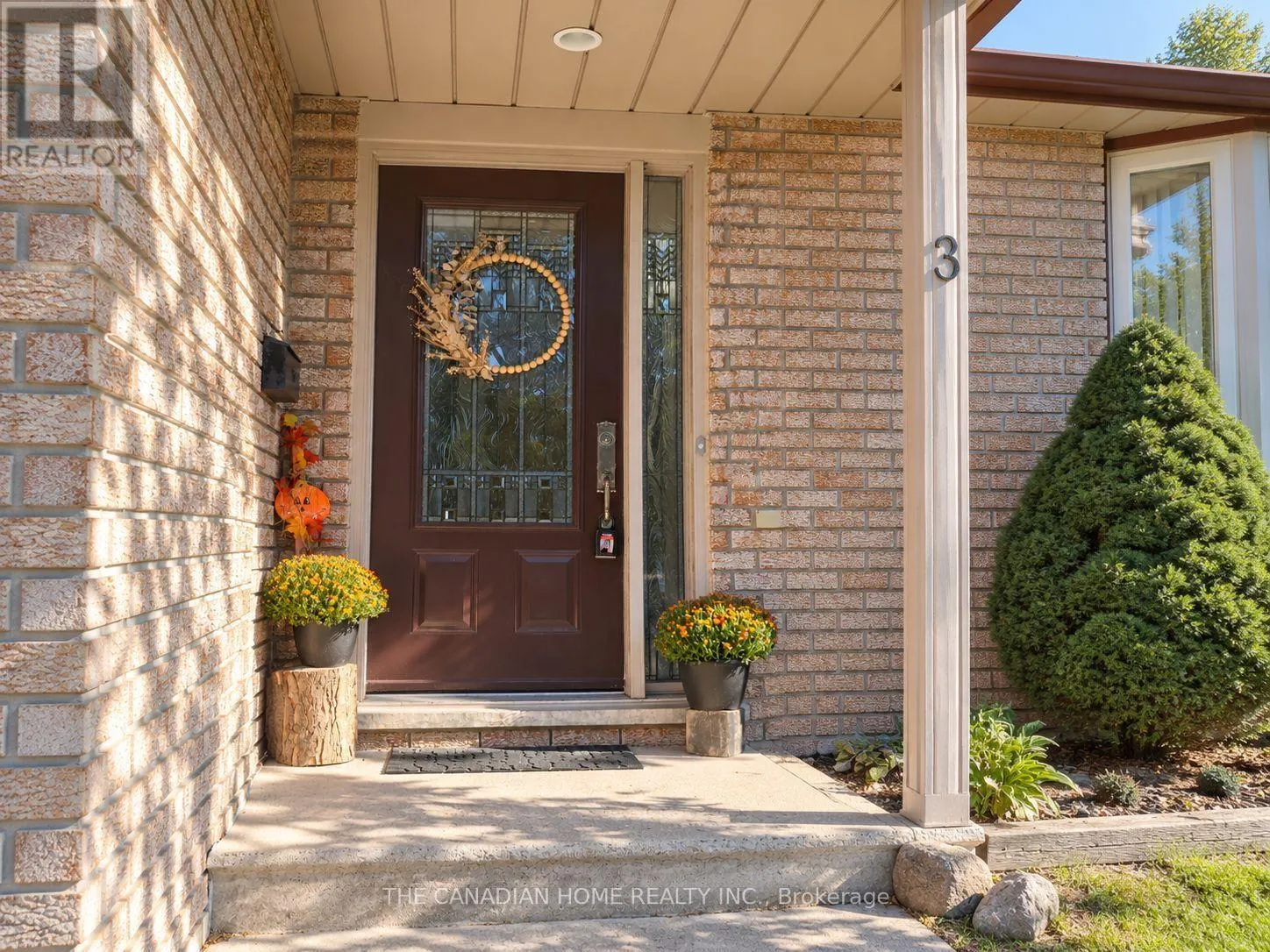 3 DUNHILL CRESCENT N