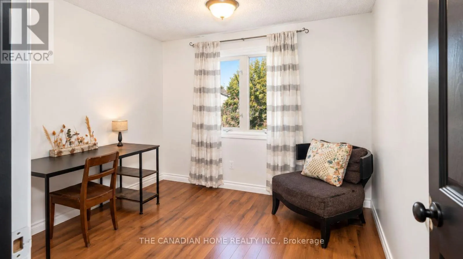 3 DUNHILL CRESCENT N