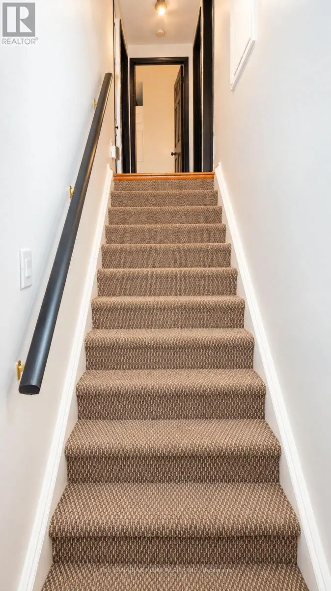 3 DUNHILL CRESCENT N