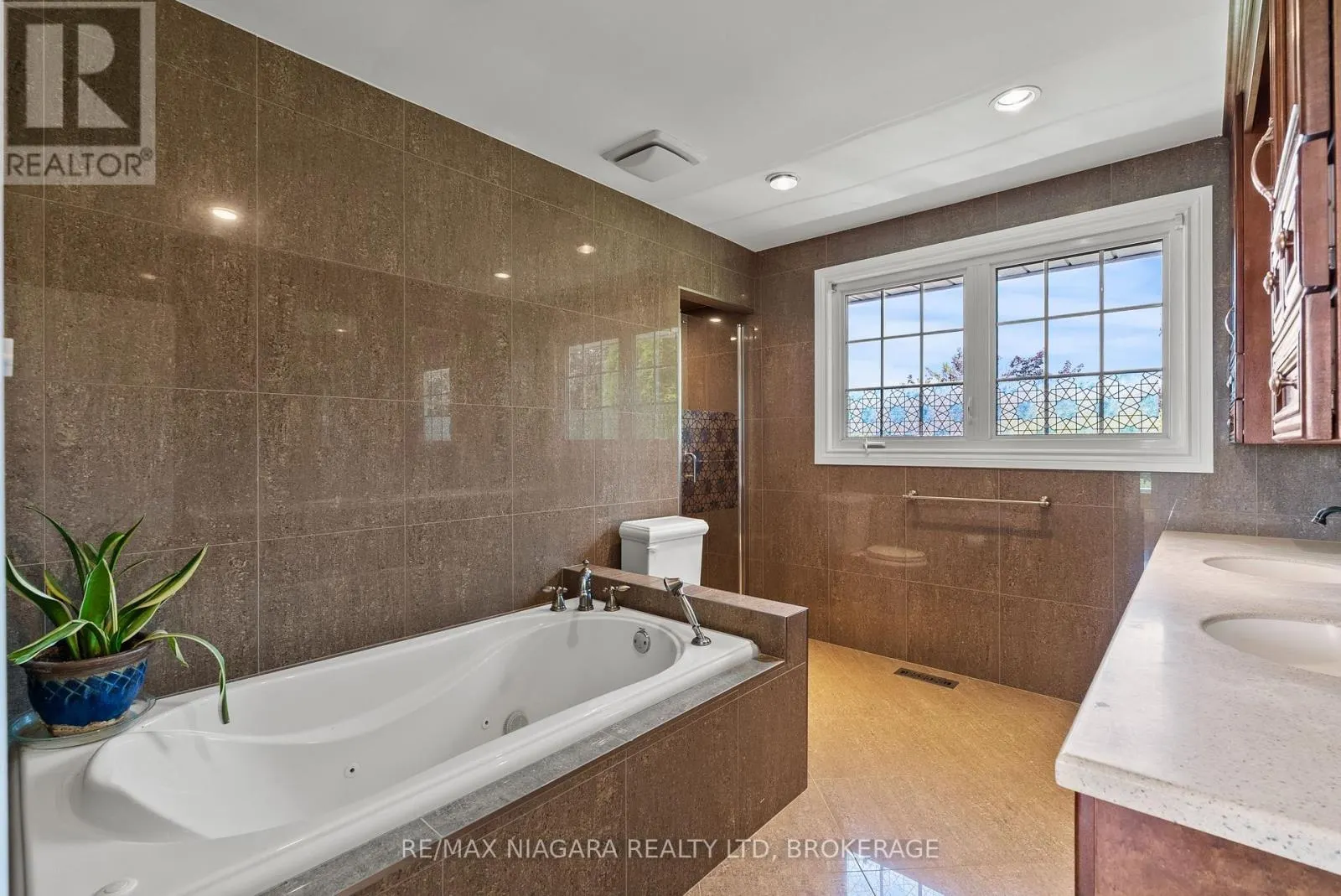 21 GARRISON VILLAGE DRIVE