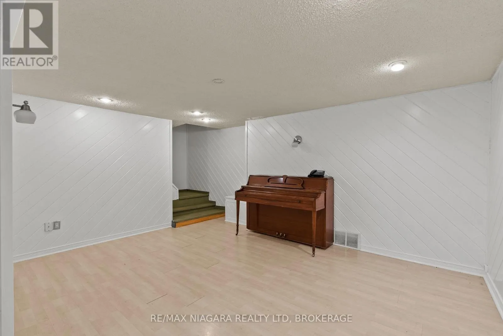 21 GARRISON VILLAGE DRIVE