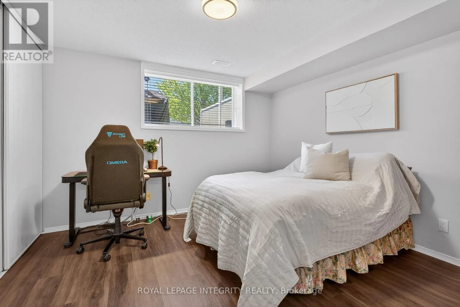 256 CRESTHAVEN DRIVE