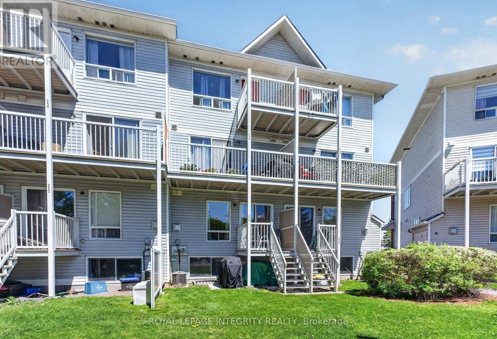 256 CRESTHAVEN DRIVE