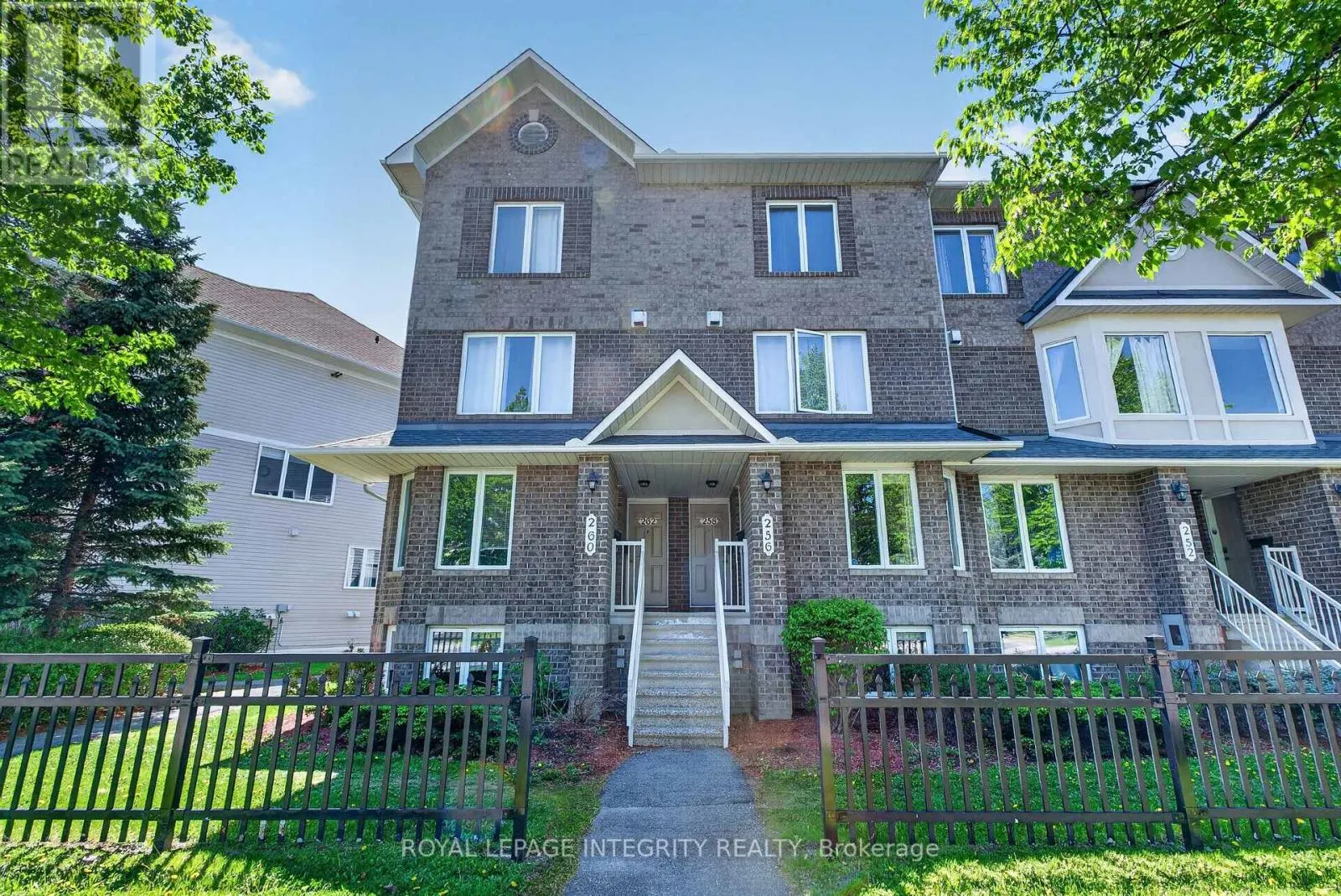 256 CRESTHAVEN DRIVE