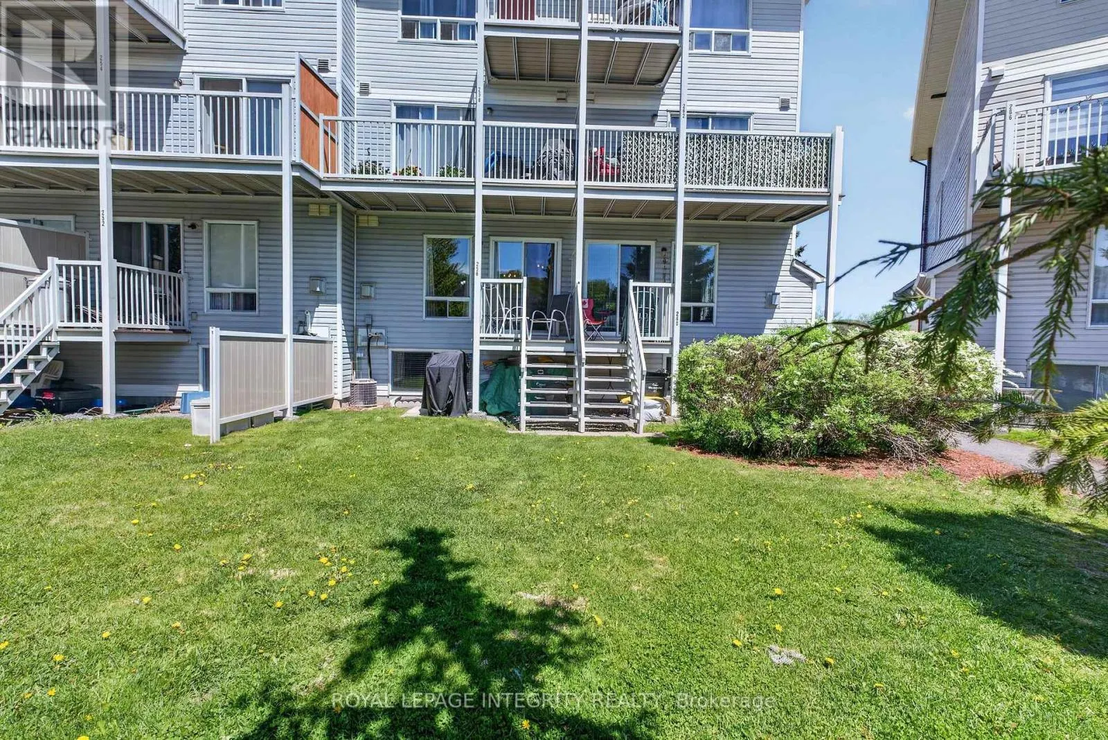 256 CRESTHAVEN DRIVE