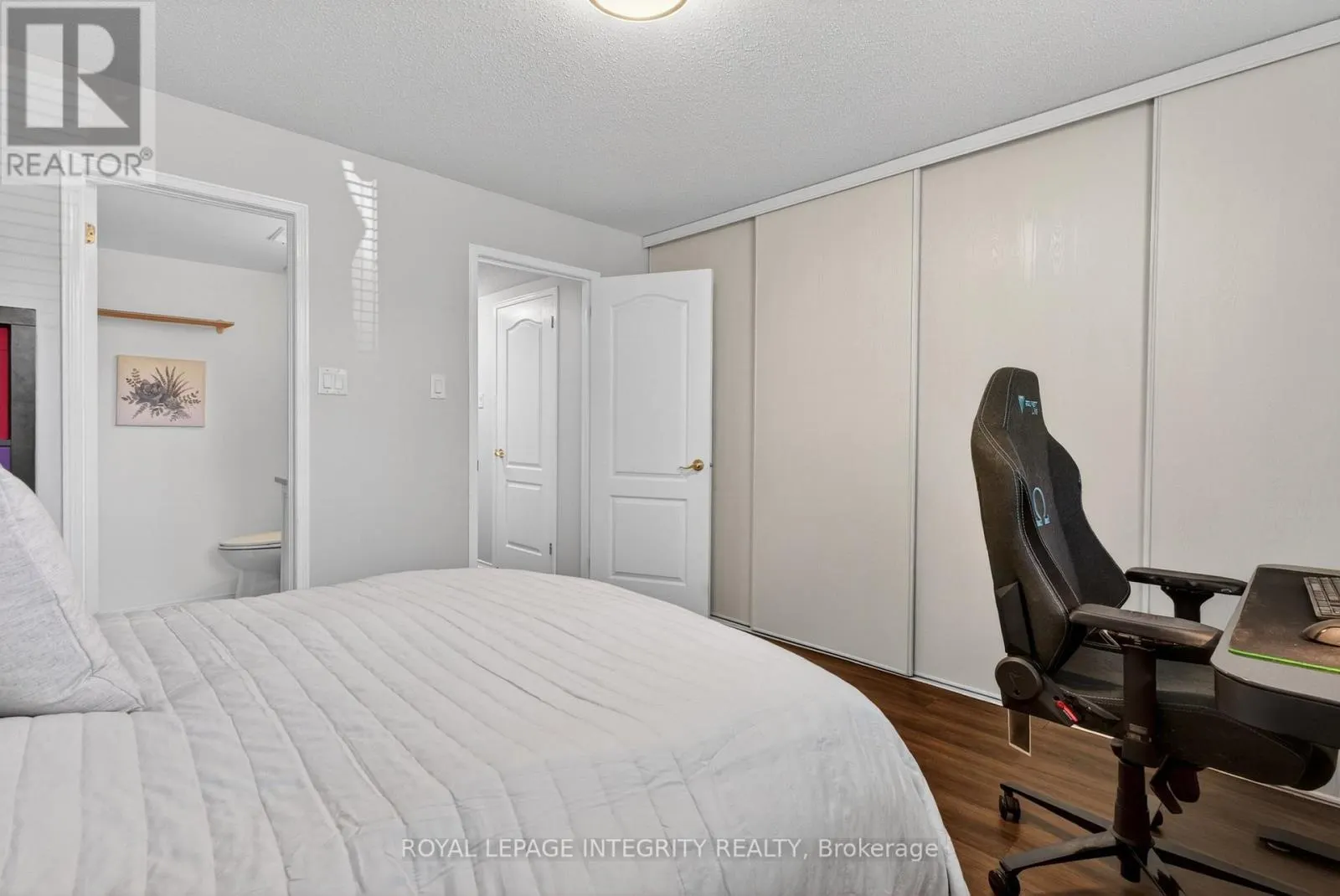 256 CRESTHAVEN DRIVE